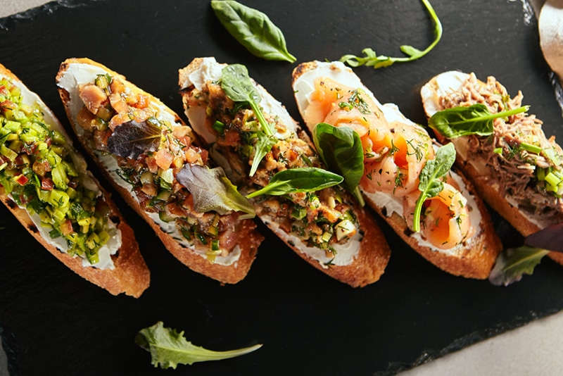 Bruschetta met gemarineerde paling
